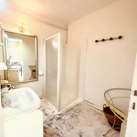 La Maisonnette Du Parc - Piscine - Tennis Apartment Nimes